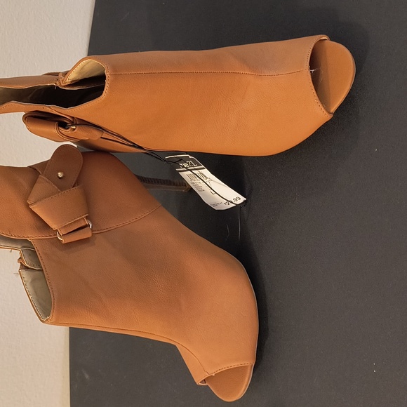 Rue21 open-toe boots - Picture 2 of 3